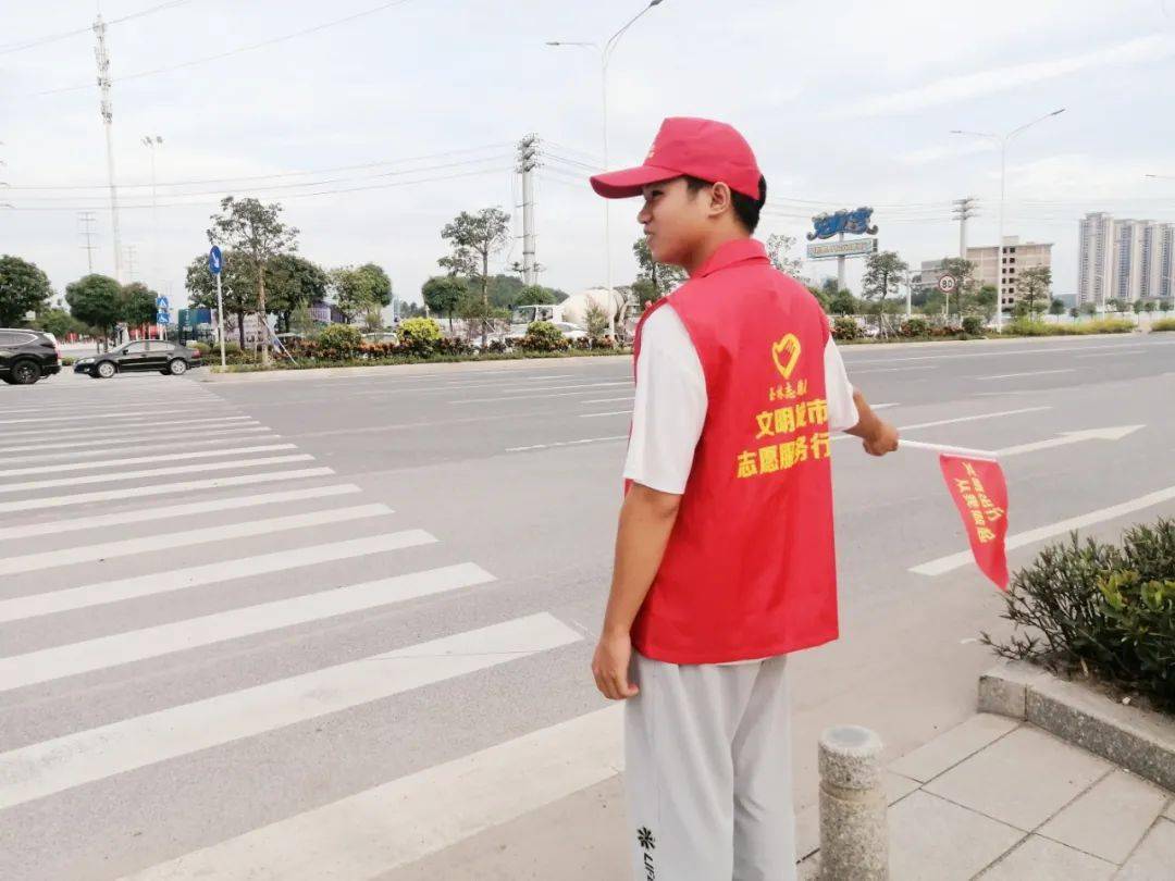 【创建文明城市】文明交通我先行,青年志愿者在行动!