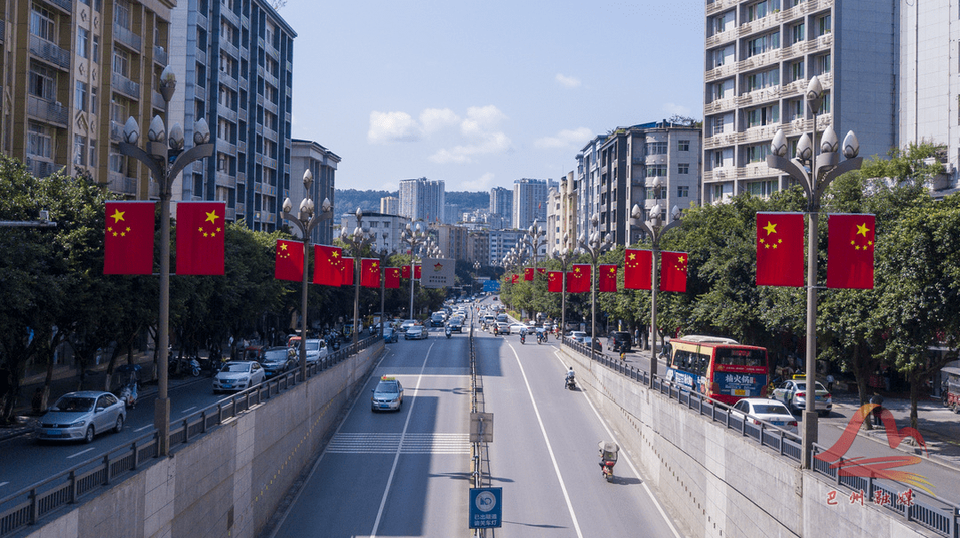 巴城处处都洋溢着浓厚的节日氛围为庆祝祖国72岁生日国庆节就要到啦!