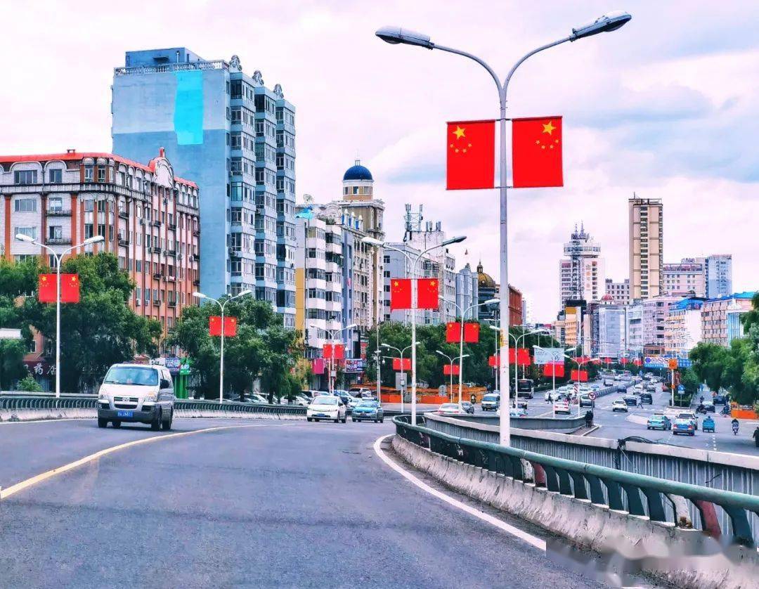佳木斯:万面国旗迎国庆
