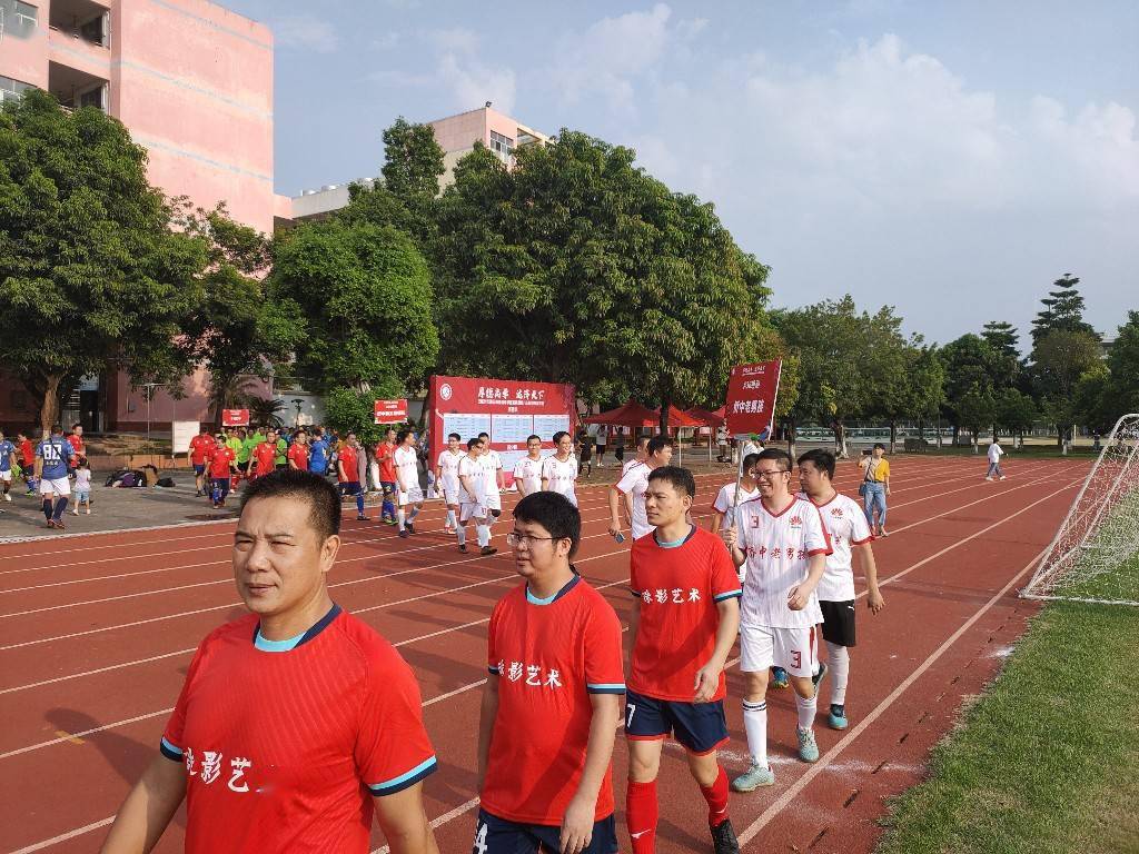 "老男孩"重回绿茵场——2021年清远市华侨中学首届凤凰杯八人制校友