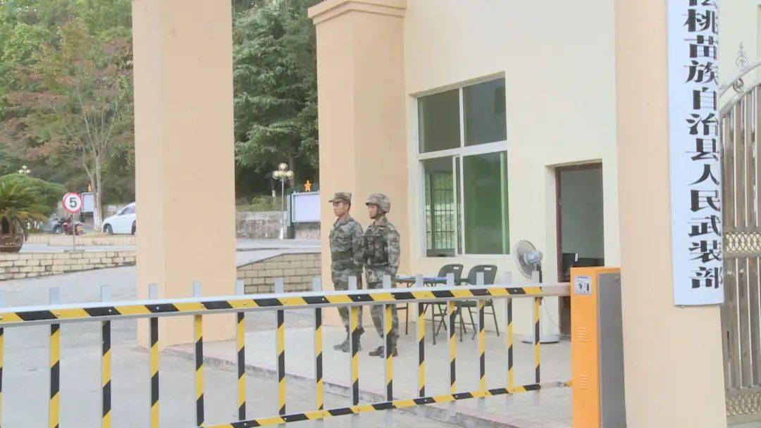 松桃人武部:国庆坚守在岗 看"迷彩绿"心中的"中国红"