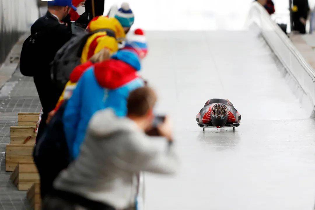 24国运动员齐聚冬奥会延庆赛区首次体验国家雪车雪橇赛道