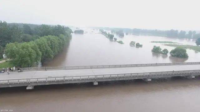 汾河山西河津段迎来57年来最大洪水 当地决定启用黄河滩地蓄滞洪水