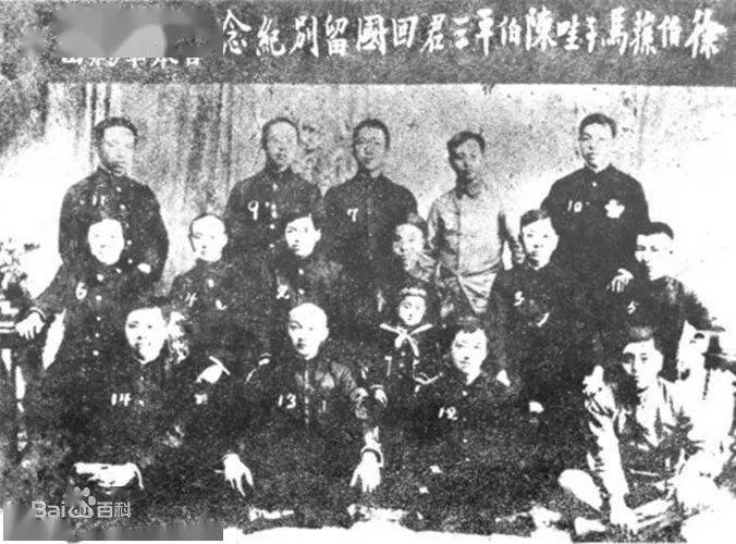 1904年黄兴,宋教仁等组织革命团体华兴会于长沙.