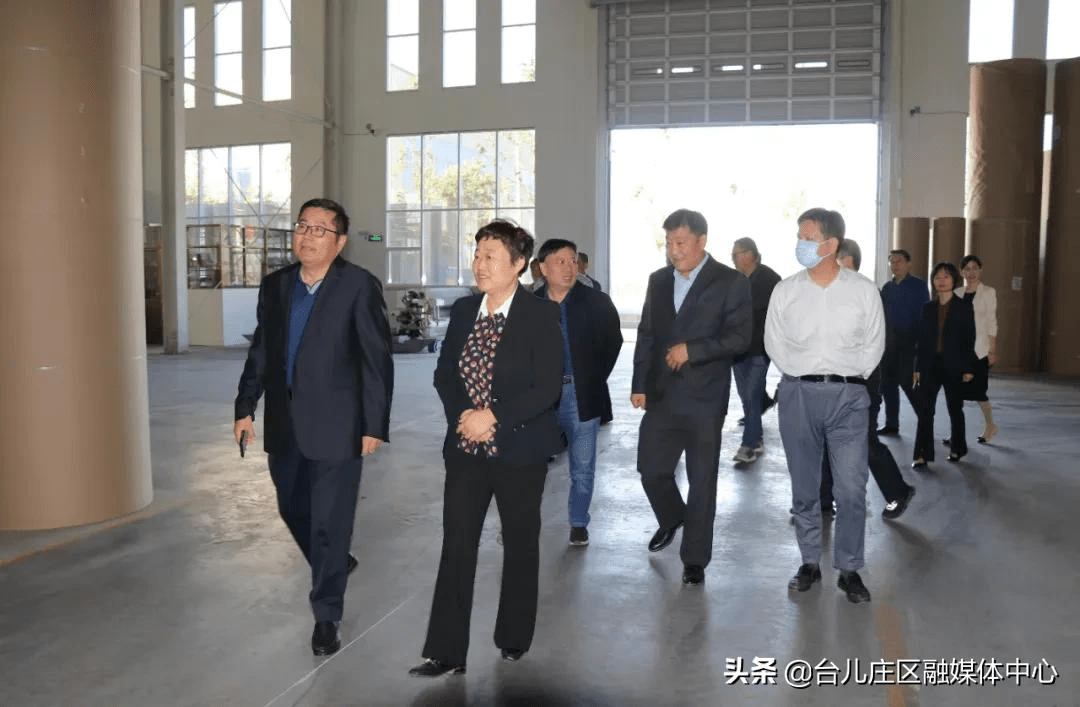枣庄市社科专家服务团来台儿庄区马兰屯镇调研双十镇建设情况