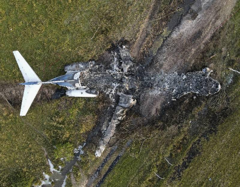 现场美国南部一架飞机坠毁机上21人全部生还