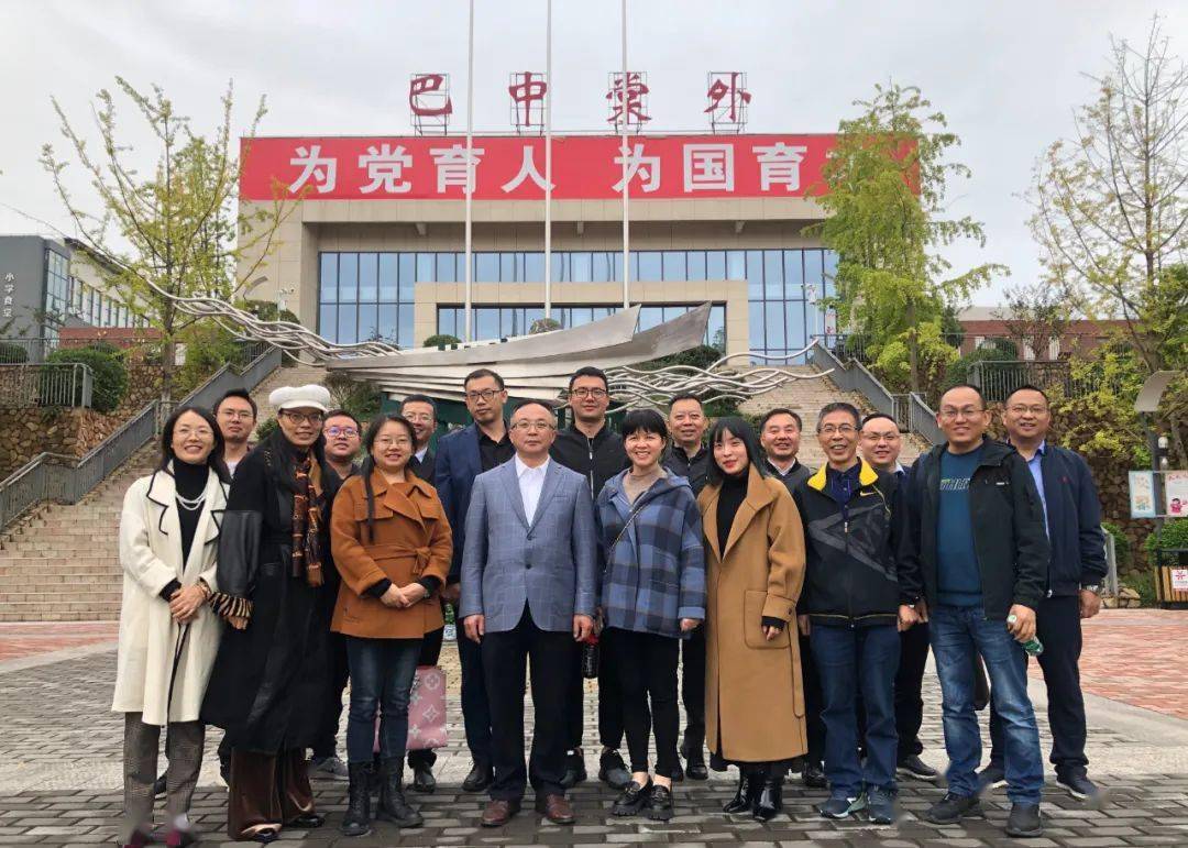 教务处副主任李治君,年级组长冯永政就带领高三学科组前往巴中棠外