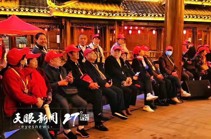 黔景代言"为主题,运用"沉浸式"的演乐方式,将"散入春风满洛城"的笛声