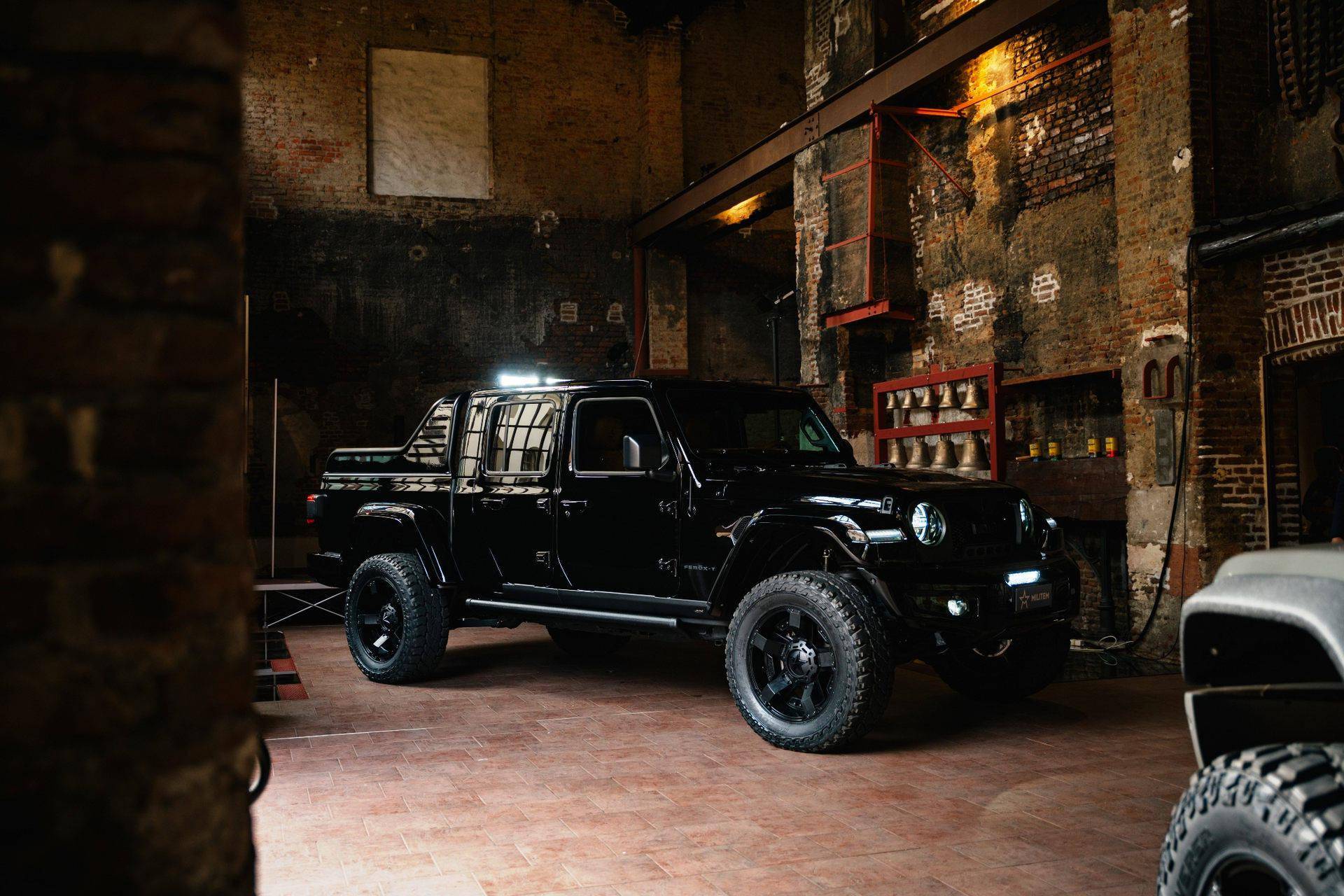 jeep角斗士militem改装版穿西装的欧洲硬汉售价113万美元
