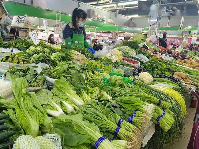 北京某菜市场蔬菜供Τ充足.