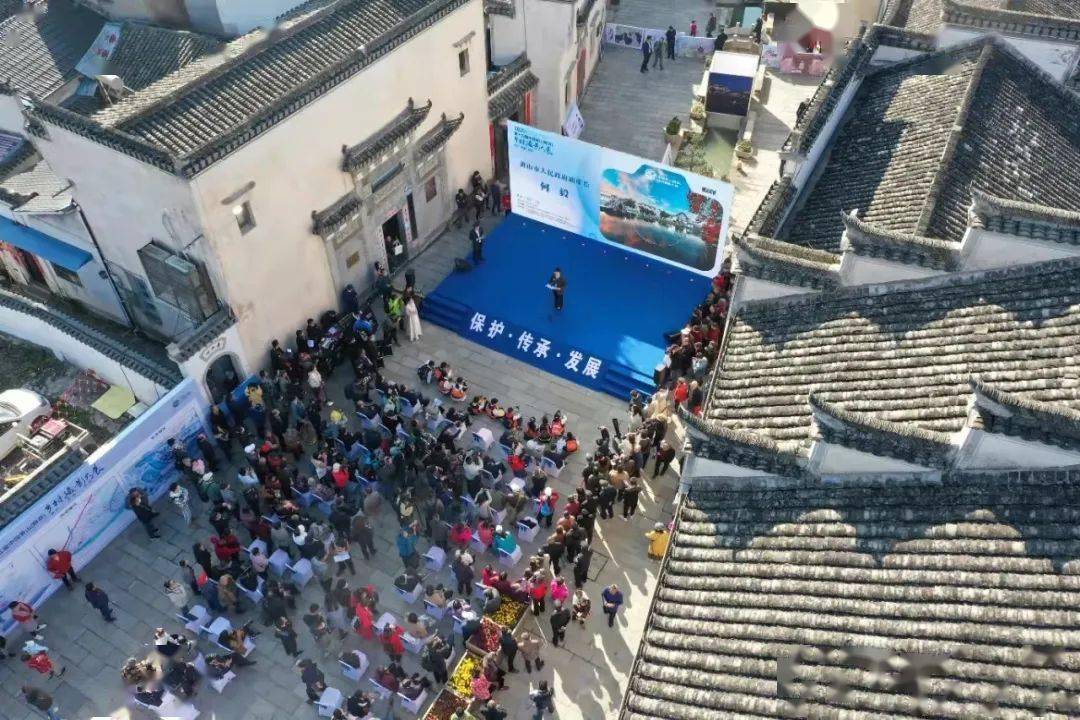 2019青年写生艺术季大展开幕式地点:黟县·黄山中国书画小镇艺术广场