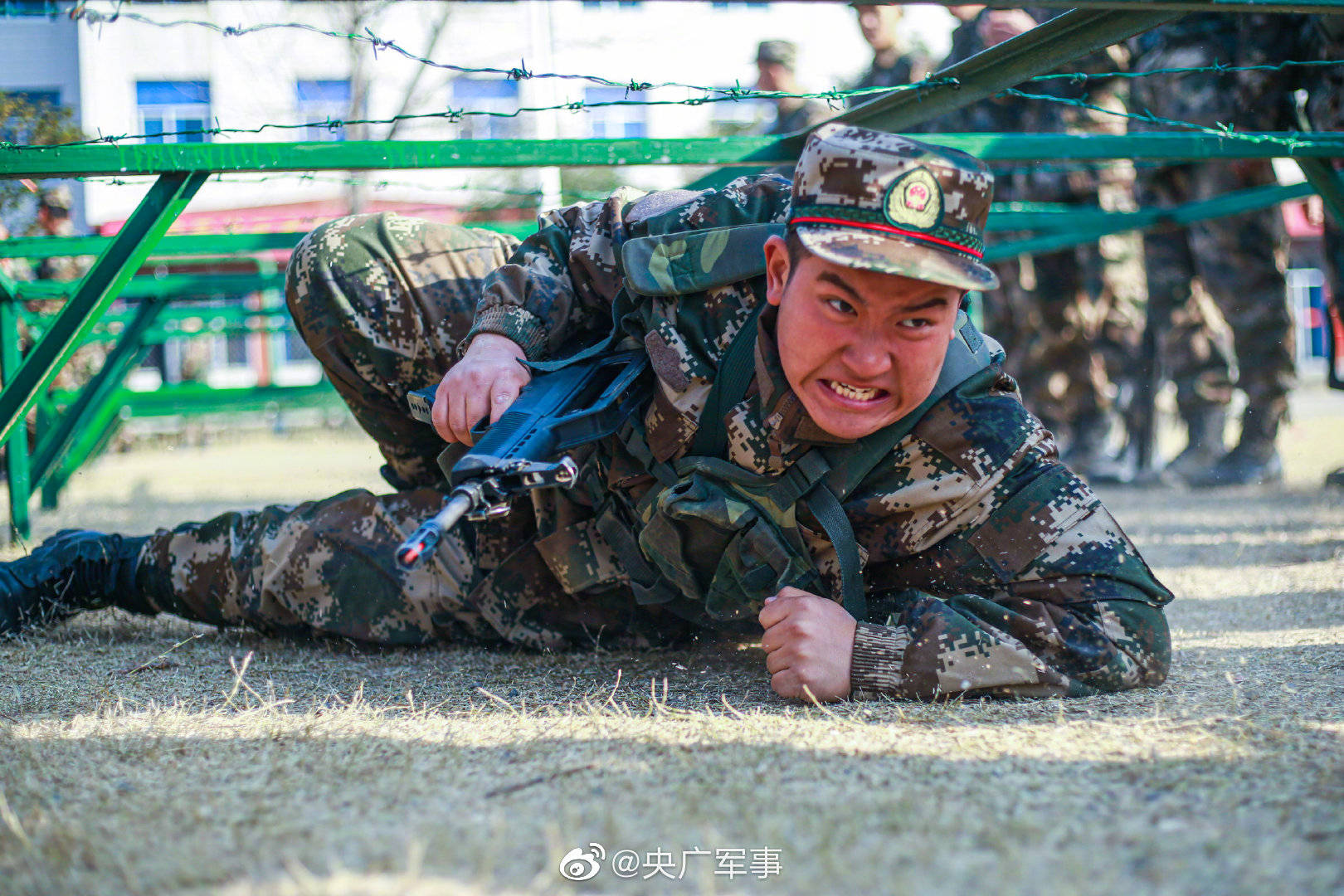 00后新兵战术训练_李德洋