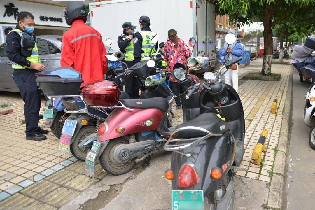 为及时消除道路安全隐患,钦州交警部门持续开展电动车假套牌专项整治