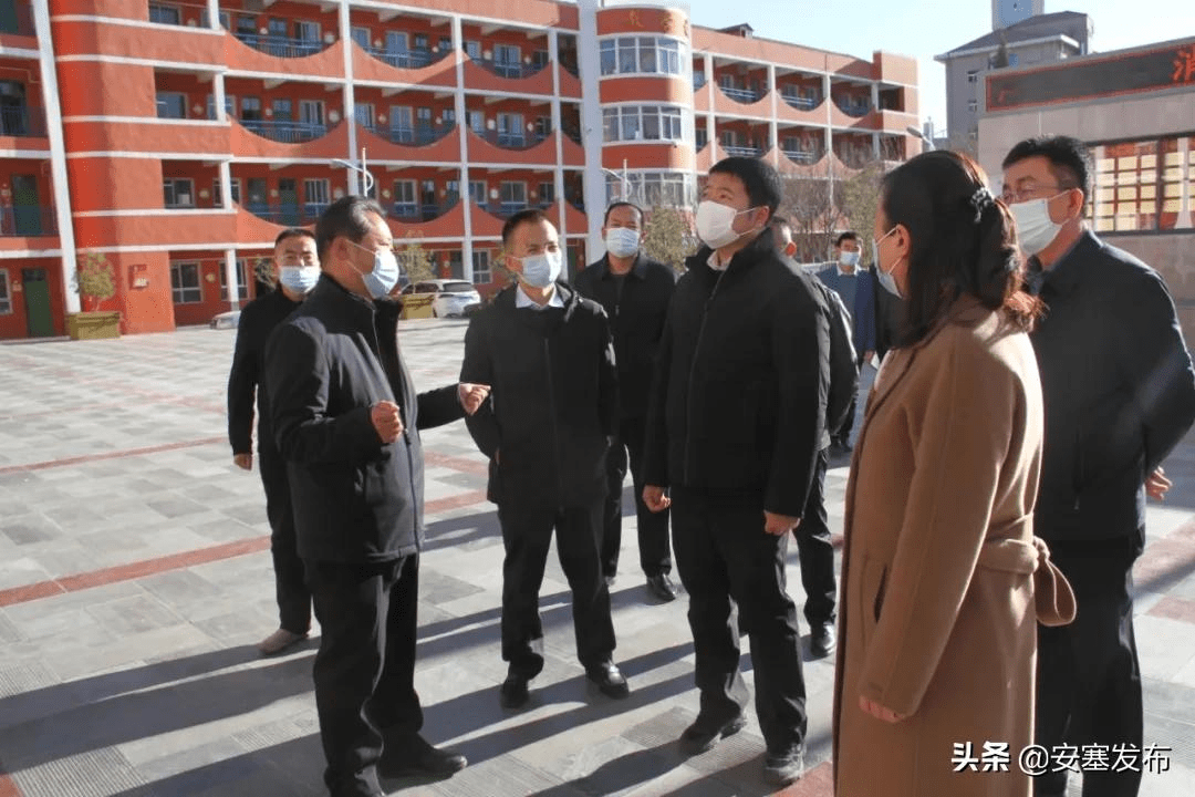 李延武调研全区教育教学工作并召开座谈会