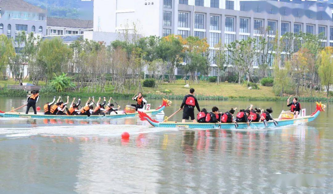 福州大学,集美大学 厦门大学,莆田学院等 10余所高校,16支龙舟队的