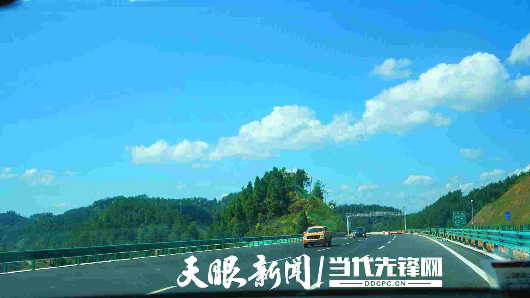 图为贵黄高速黄平段罗朗大桥预计2021年年底,贵州省省会贵阳市至
