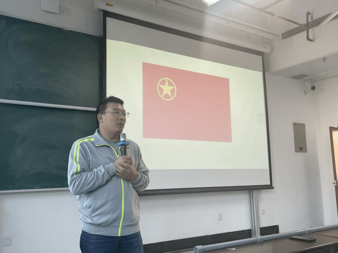 数学系团总支书记江秀海,团支部书记赖煜以及2019数学与应用数学团