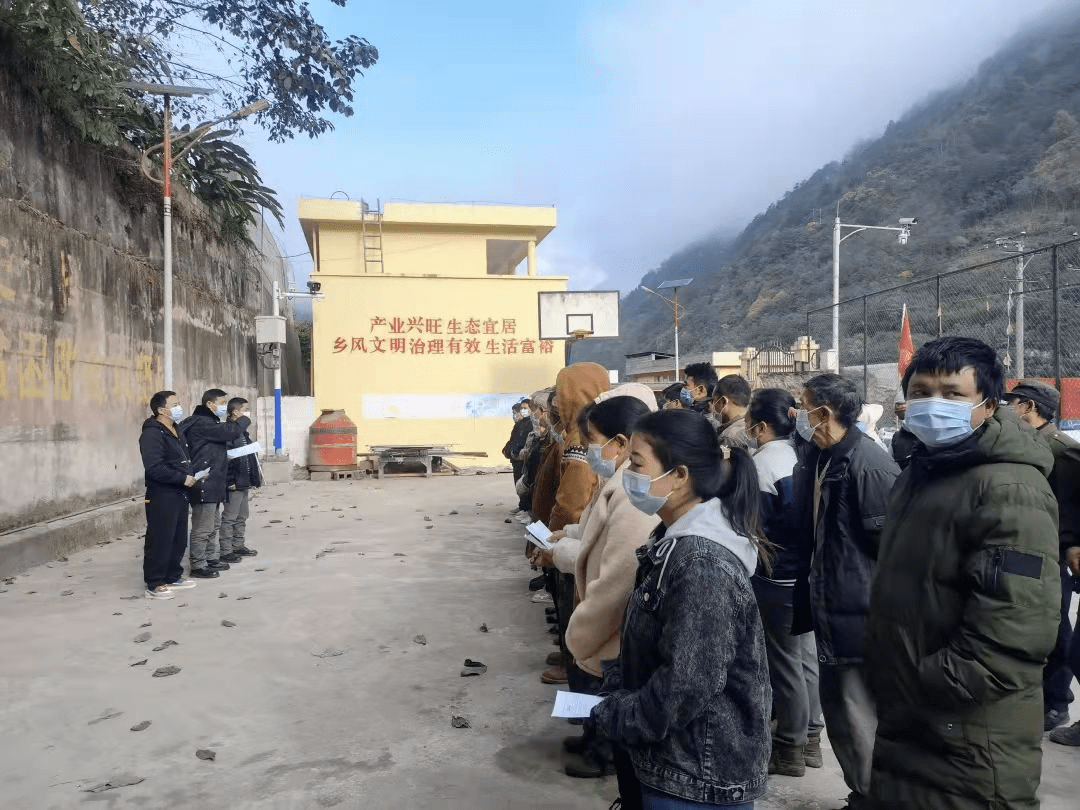 茨开镇:开展宪法宣传周活动_群众_法治_贡山县