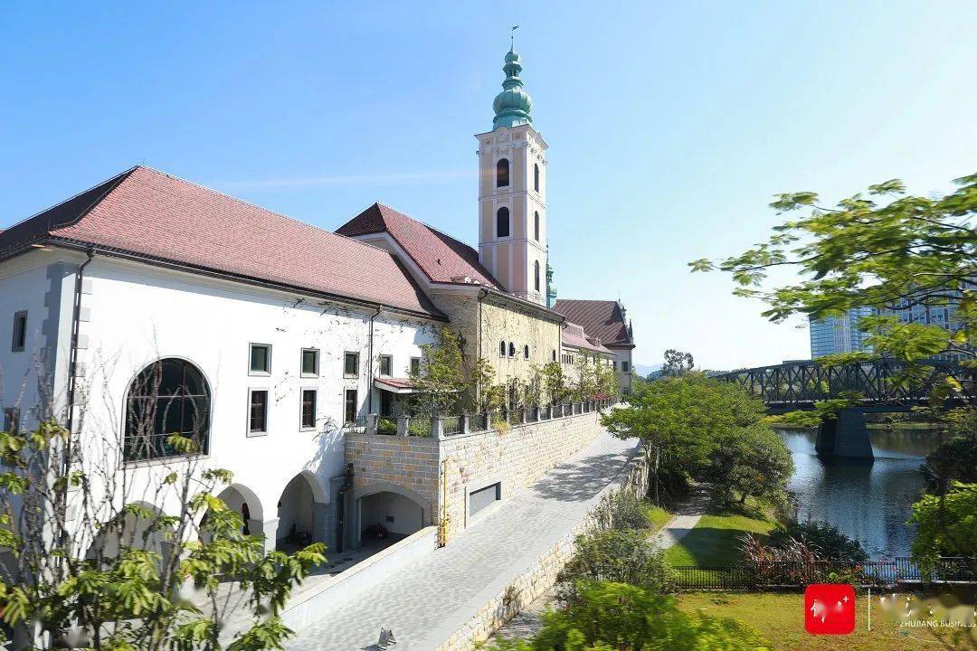 代表团赴东莞市考察调研,先后参观了华为终端研发总部,华为大学等项目