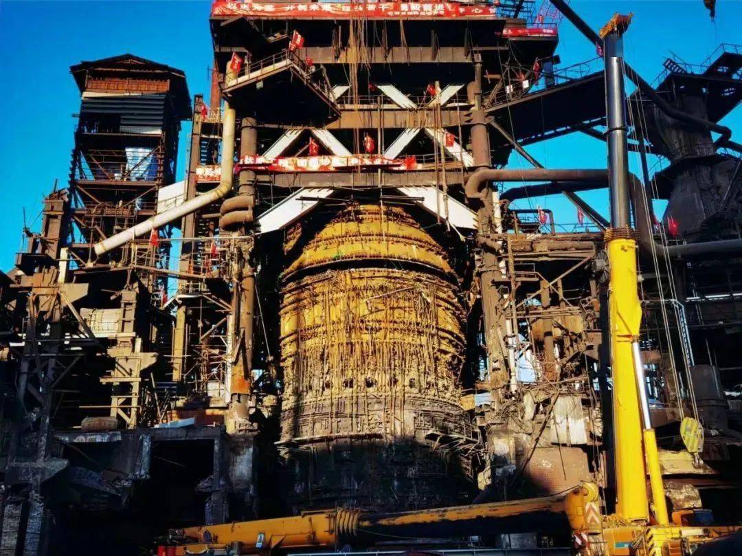 12月17日,由建设公司承担施工任务的包钢3号高炉大修工程进入炉本体