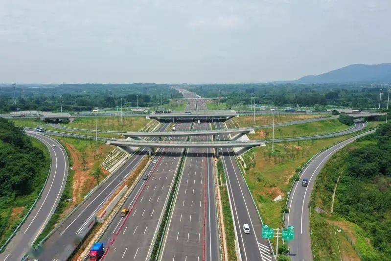 宁合高速公路南京段扩建工程起自南京三桥高速张店枢纽,止于滁河大桥