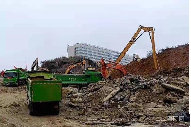 1月4日,贵州毕节金海湖新区山体滑坡救援现场.