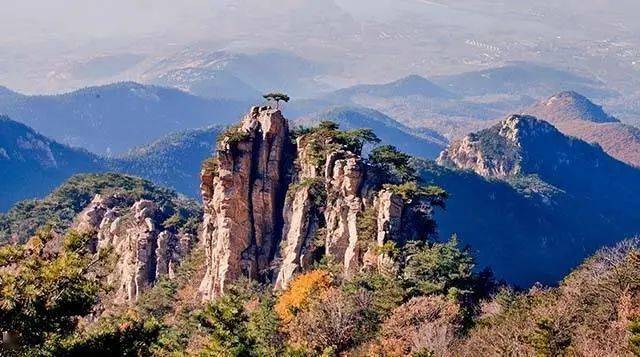 东山位于临沂市西北部现为世界地质公园龟蒙景区是沂蒙山旅游区主峰