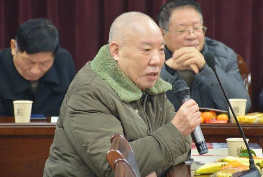 姜宗羽对在座教育系统离退休老领导,老干部教工提出三点建议