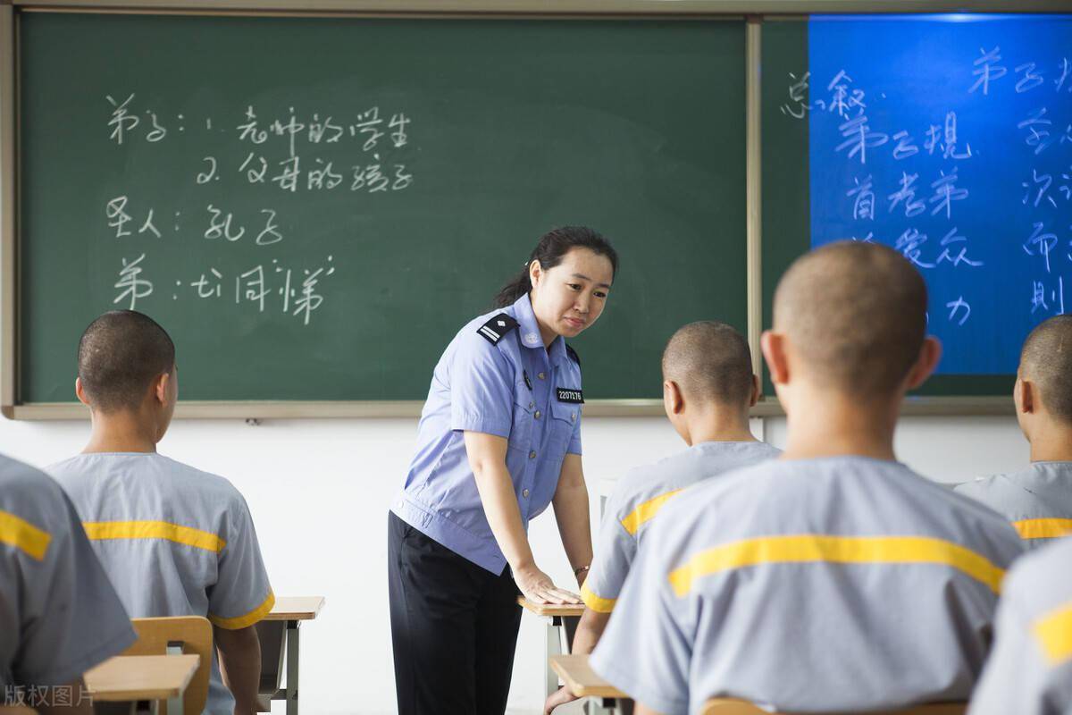 我狱警工作35年年薪15万告诉你退休后有多少养老金