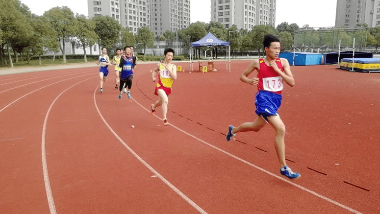 一校一品巡展平湖广陈中学每月二万五重走长征路