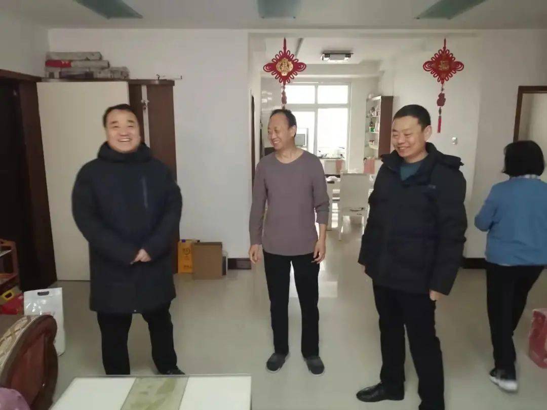 政府副县长信文静走访慰问优秀教师_孟杰_县教育局