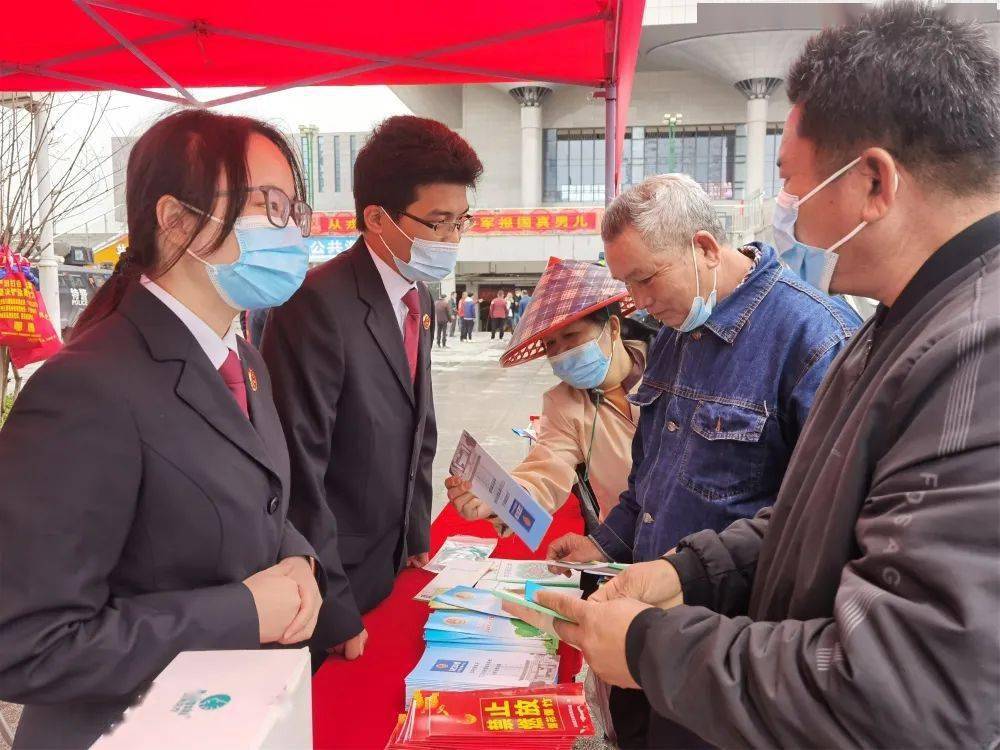 岑兴岑梧高速1月24日,岑兴岑梧高速团委联合自治区高速公路发展中心