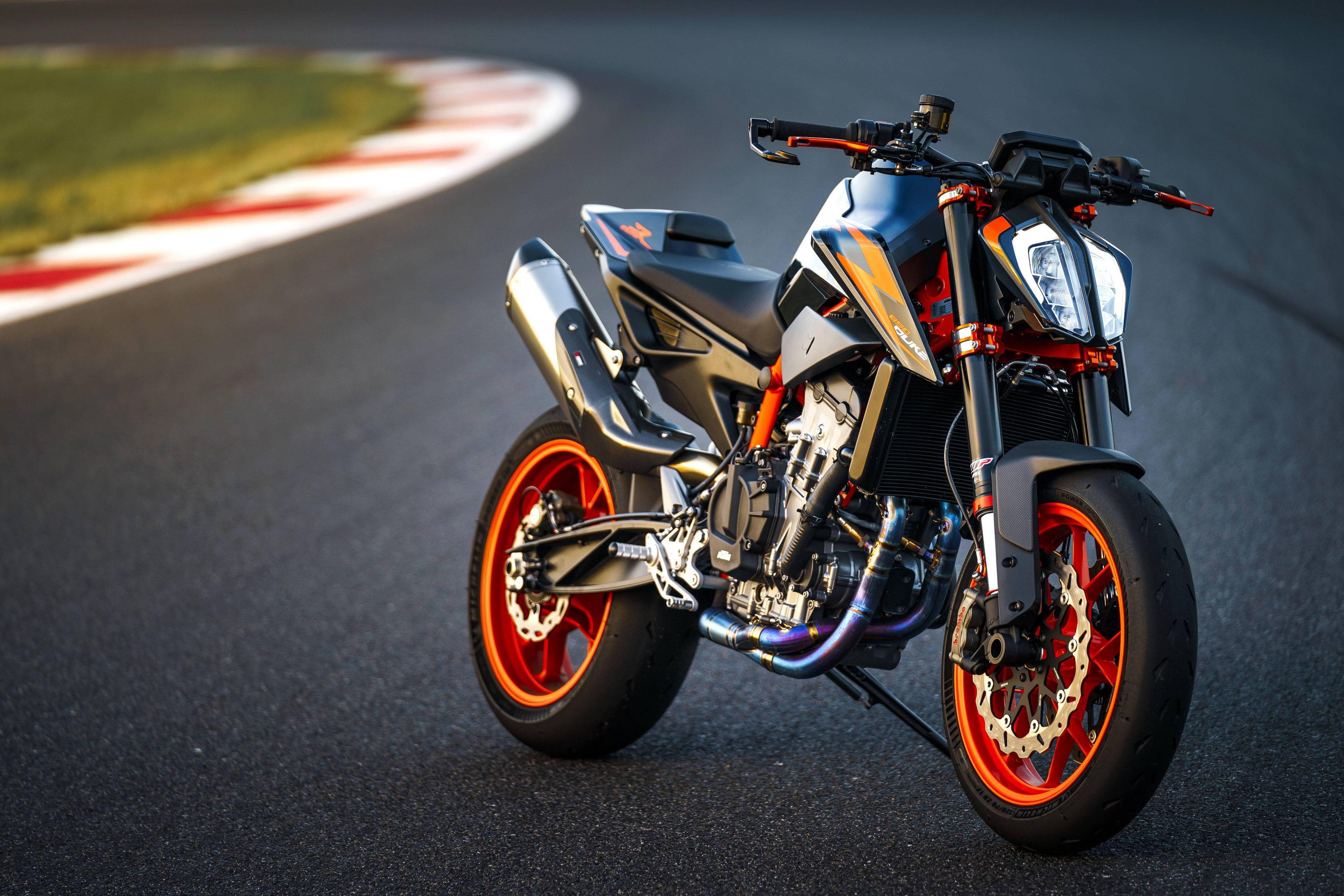 ktm890duker2022户外特写