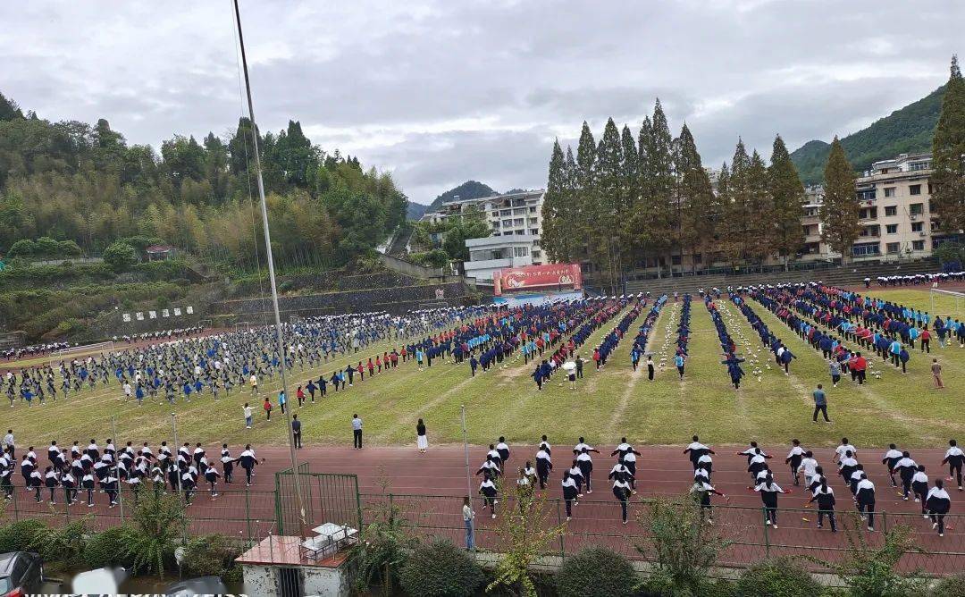 奋进又一年612021开化教育回眸丨开化县第一初级中学同心协力共绘乐