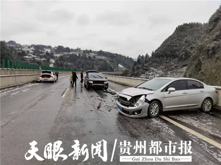 早上8:45,遵义高速交警五大队民警巡逻至旺草往绥阳方向刺湾大桥148
