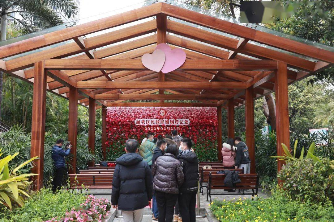 登记量约11000对设立了"森系"园林景观的户外颁证厅营造婚姻文化与