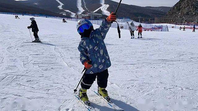 内蒙古赤峰市:群众冰雪运动正红火_滑雪场_喀喇沁旗