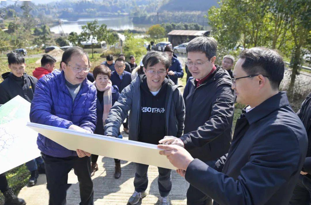 高能环境东方雨虹董事长李卫国,重庆耀辉环保有限公司总经理张青锋,固