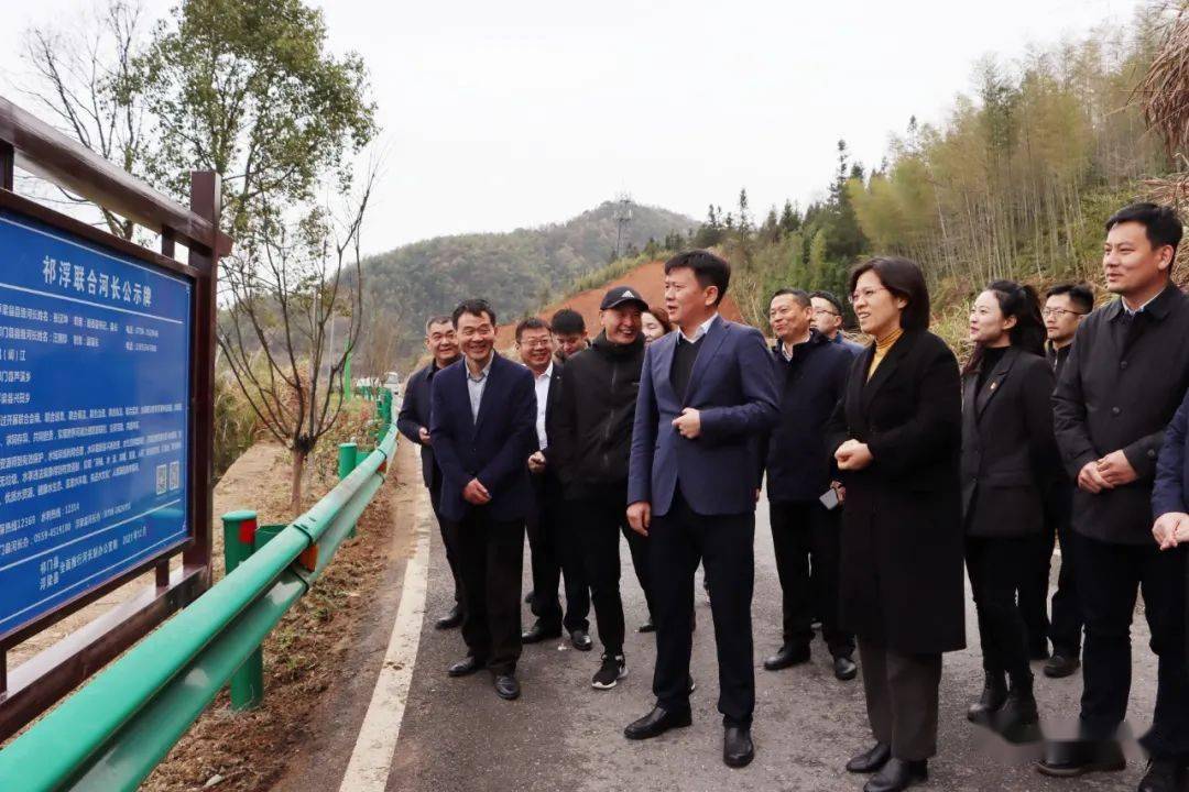 浮梁县兴田乡与祁门县芦溪乡举行五长共建签约暨巡河活动启动仪式