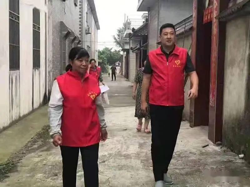 身边的榜样胡克峰社工路上初心不改