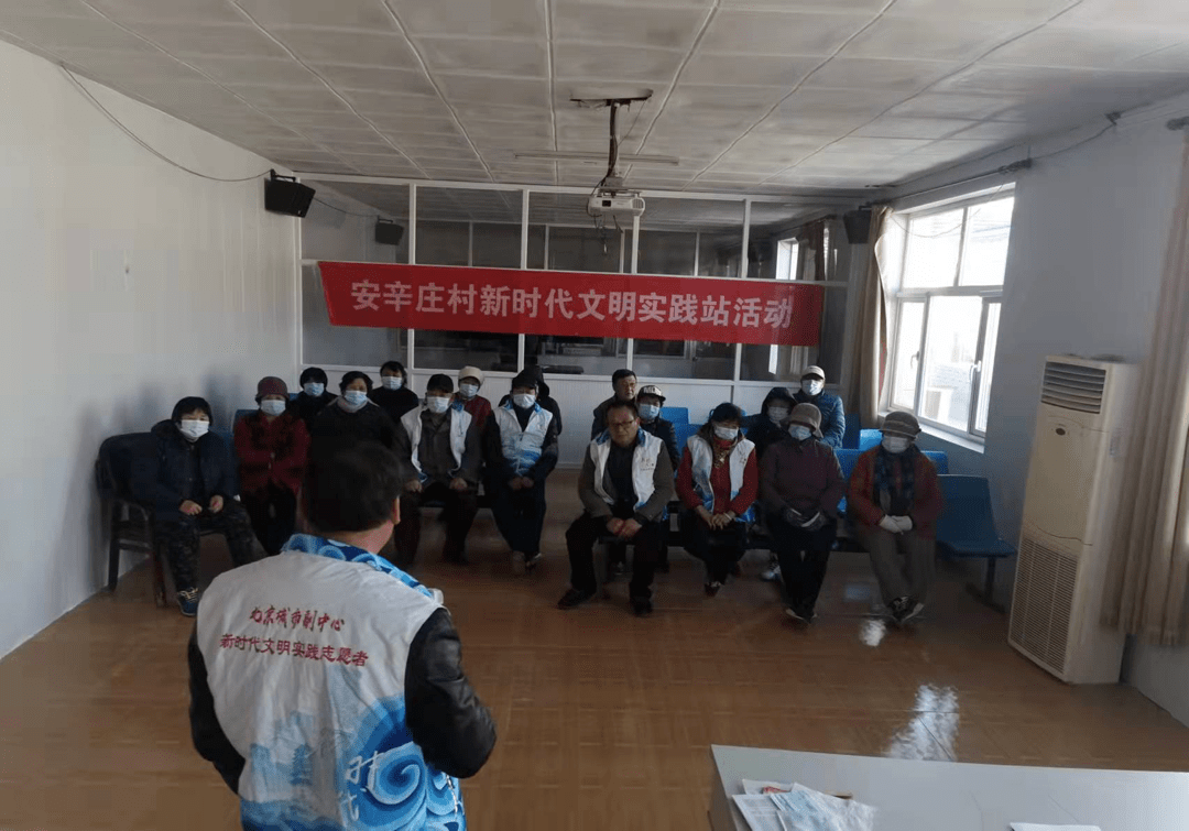 安辛庄村宣传防疫知识△何各庄村对进出人员进行扫码△太平庄村提醒