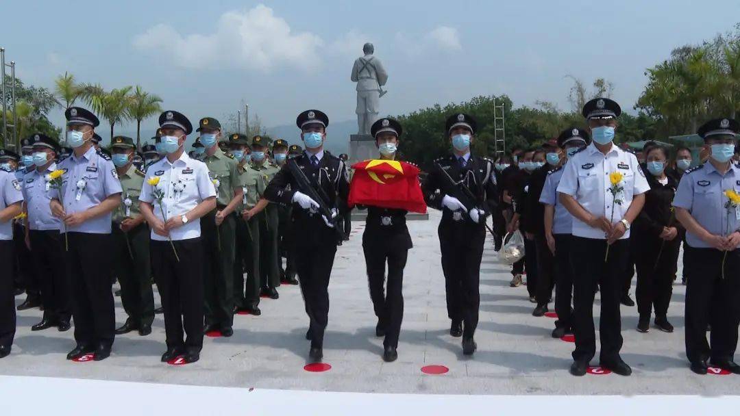 警魂不朽浩气长存缉毒英雄蔡晓东烈士安葬仪式在勐龙烈士陵园举行