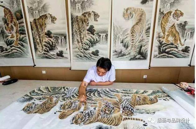画画的人家能开装裱店有名的画虎人带动了全村的经济▼还有洒脱狂野的