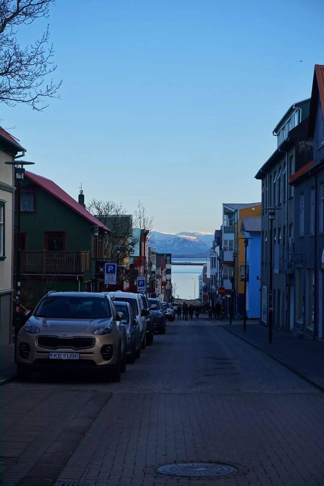 冰岛的蓝:一面是忧郁,一面是梦幻
