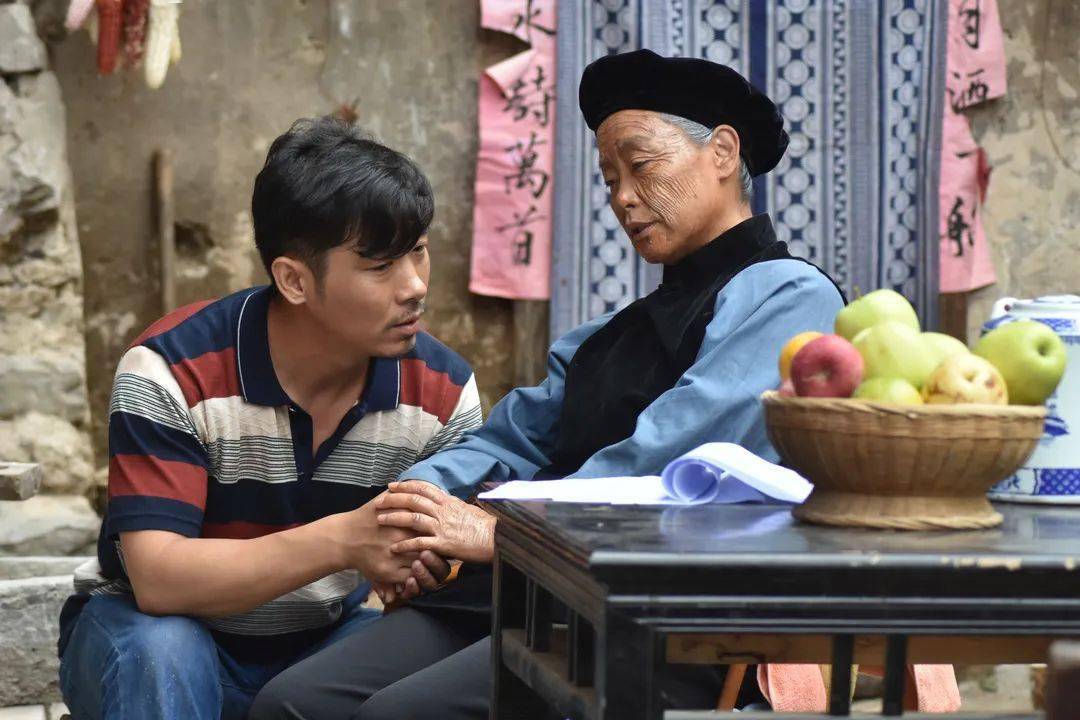 演员:朱洪霖在电影《天之坑》中饰演:成礼福电影《天之坑"娶亲"剧照