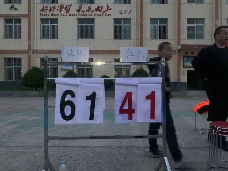 东 贺龙飞 边国荣 宗易隆 杨再勇 高嘉喜c队队长:高建华队 员:魏双喜