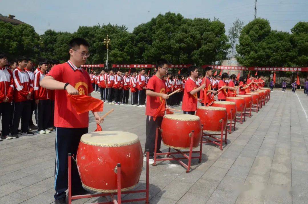 擂鼓高歌呐喊为学姐学长加油淮阳中学2022喊楼活动隆重举行