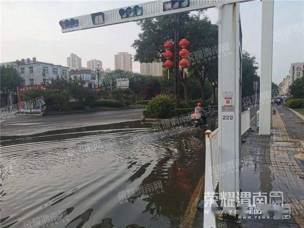 还是能看到积水但清晨朝阳路与西四路十字附近渭南气象已解除暴雨橙色