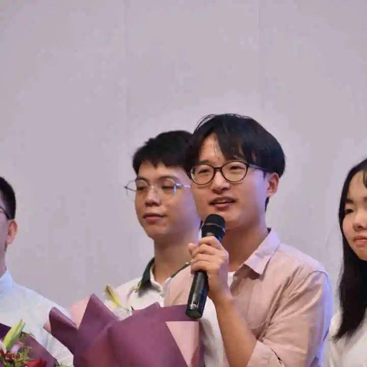 青年挥意气后浪竞未来建团百年系列红色教育活动之2022届高三学子毕业