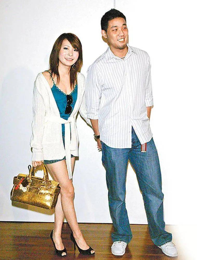 2006年,跟johnny的两年情断.分手两个月后,makiyo有了新欢.